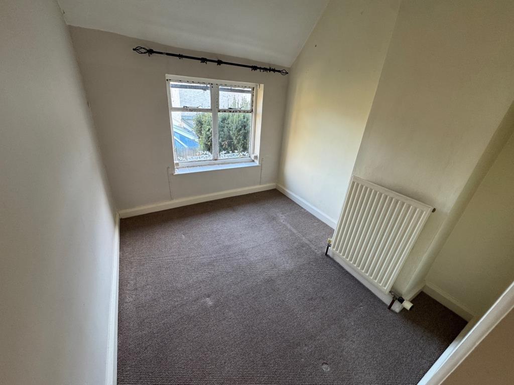 Lot: 154 - SEMI-DETACHED COTTAGE IN NEED OF IMPROVEMENT - Study-Bedroom 3 (cot bedroom)